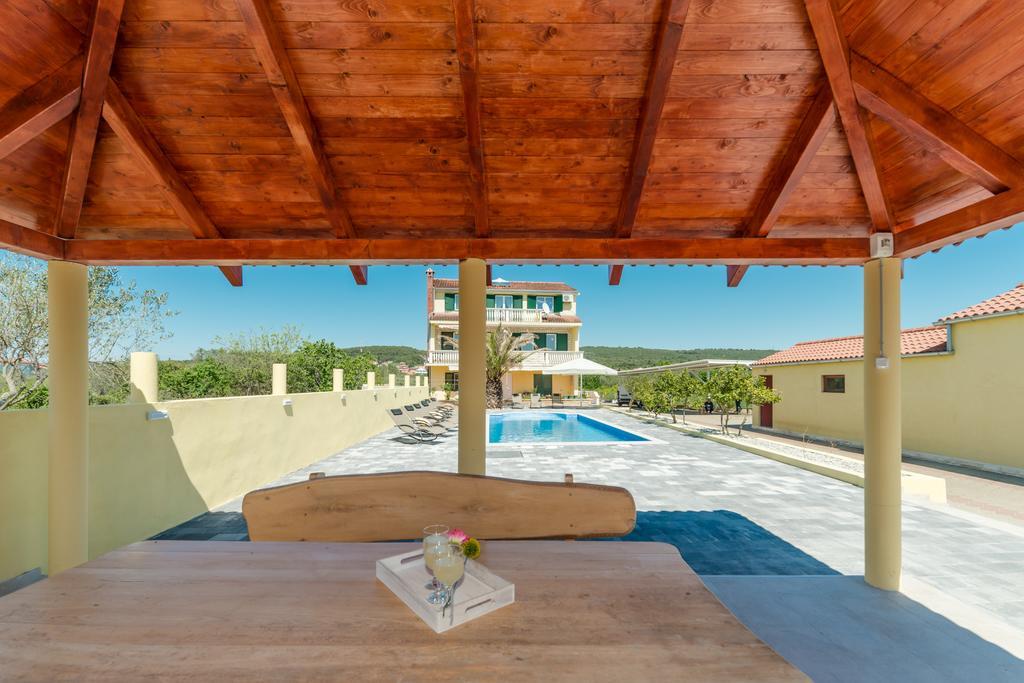 Crowonder Sun&Fun Holiday House With Large Swimming Pool, Playroom And Garden Bibinje Ngoại thất bức ảnh