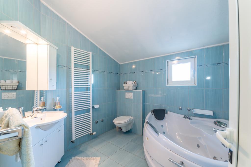 Crowonder Sun&Fun Holiday House With Large Swimming Pool, Playroom And Garden Bibinje Ngoại thất bức ảnh