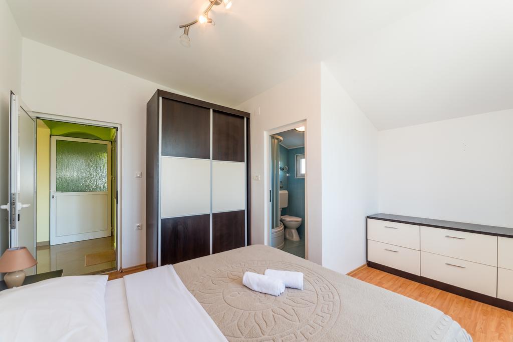 Crowonder Sun&Fun Holiday House With Large Swimming Pool, Playroom And Garden Bibinje Ngoại thất bức ảnh