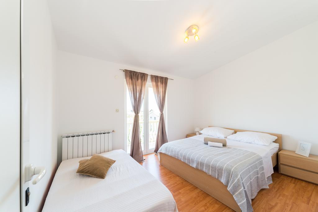 Crowonder Sun&Fun Holiday House With Large Swimming Pool, Playroom And Garden Bibinje Ngoại thất bức ảnh