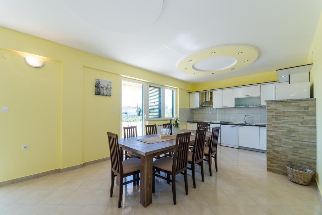 Crowonder Sun&Fun Holiday House With Large Swimming Pool, Playroom And Garden Bibinje Ngoại thất bức ảnh