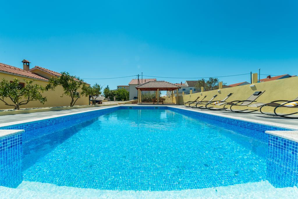 Crowonder Sun&Fun Holiday House With Large Swimming Pool, Playroom And Garden Bibinje Ngoại thất bức ảnh