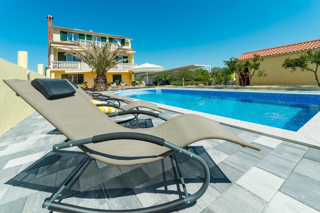 Crowonder Sun&Fun Holiday House With Large Swimming Pool, Playroom And Garden Bibinje Ngoại thất bức ảnh